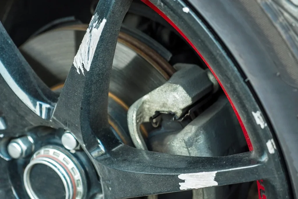 Frenar sin frenos "clásicos": así funciona la tecnología con la que este modelo aspira a cambiar la automoción 1 Un nuevo sistema permite frenar sin usar frenos convencionales, transformando la forma de conducir