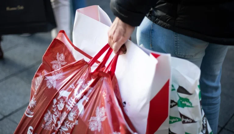 Navidad y consumismo: los españoles hacemos más regalos y gastamos más dinero