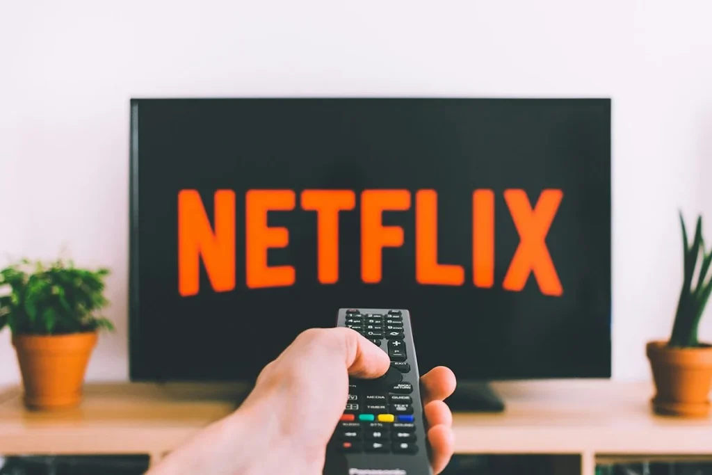 Usuarios de HBO afrontan modificaciones en sus cuentas debido a la fusión estratégica con Netflix