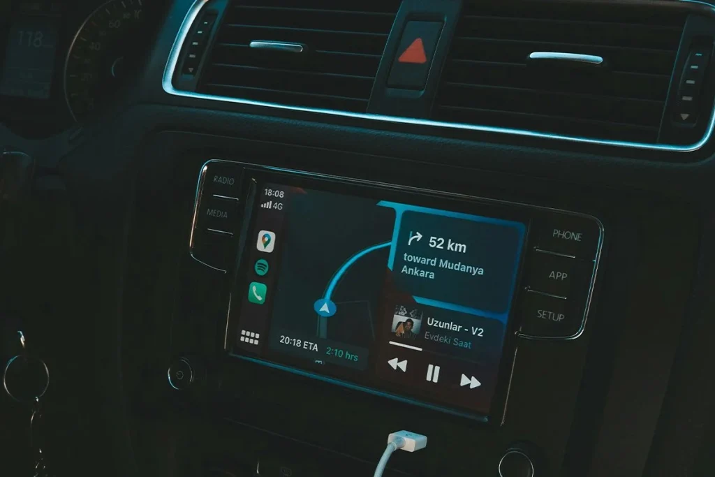 Usuarios reportan errores frecuentes en Android Auto causados por la integración de Gemini
