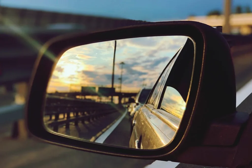 Adiós al espejo clásico: así funcionan los coches con cámaras y qué ventajas tienen 1 Ventajas de los coches con cámaras en lugar de espejos tradicionales para la experiencia de conducción