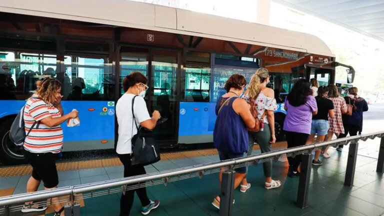 El abono único de 60 euros de transporte público ya cambió la movilidad en Europa antes de llegar a España