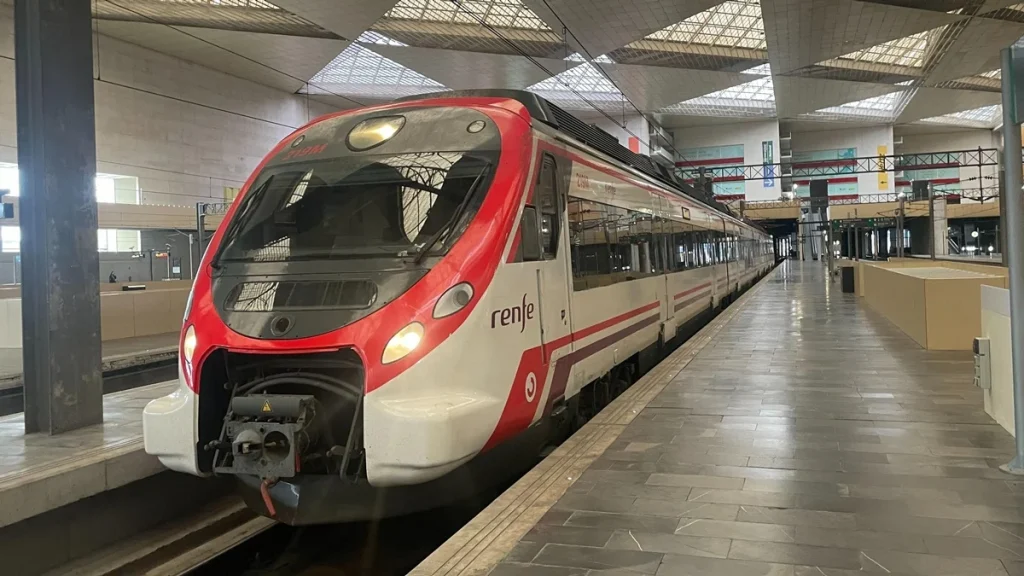 El abono único de 60 euros de transporte público ya cambió la movilidad en Europa antes de llegar a España Fuente: Europa Press