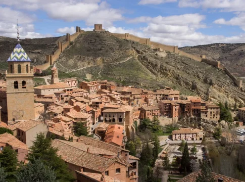 A 2 horas de Valencia: Albarracín se transforma en postal suiza cuando nieva en enero A 2 horas de Valencia: Albarracín se transforma en postal suiza cuando nieva en enero