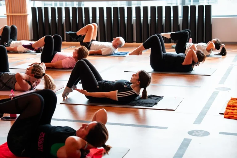 El deporte en grupo gana peso como herramienta de sociabilización y contra la soledad, según datos del Observatorio GO fit