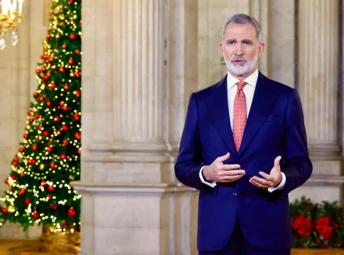 “La raíz de todo proyecto compartido es necesariamente la convivencia”: Felipe VI, un rey que se levanta para hablar a una España exigente | Fuente: Casa de S.M el Rey El discurso de Felipe VI: Un rey que se levanta para hablar a una España en