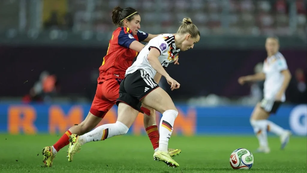 España busca otra noche histórica para el fútbol femenino: claves de una final de Nations League explosiva ante Alemania 1 España busca otra noche histórica para el fútbol femenino: claves de una final de Nations League explosiva ante Alemania Fuente: UEFA