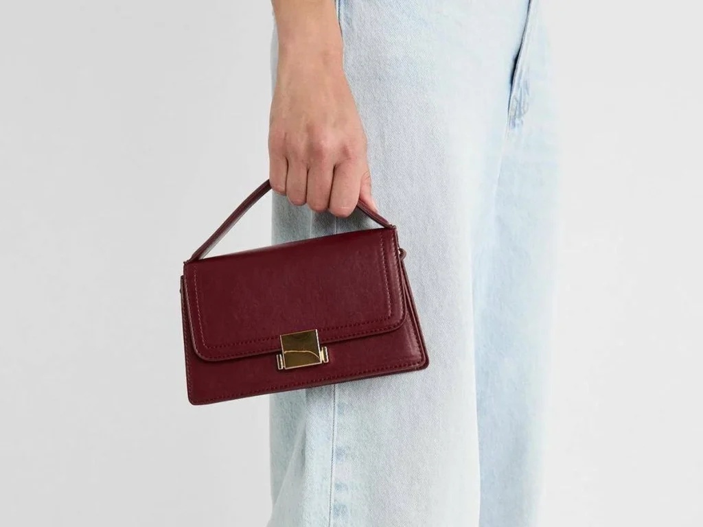 El mini bolso con textura: sofisticación con un toque actual en Stradivarius