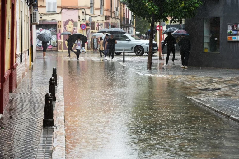 Previsión del tiempo de hoy: Lluvias fuertes y persistentes en Comunidad Valenciana y Cataluña
