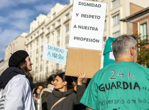 Huelga nacional de médicos: 30.000 afectados piden no dejar caer la sanidad pública Fuente: Europa Press Huelga nacional de médicos: 30.000 afectados piden no dejar caer la sanidad pública Fuente: Europa Press