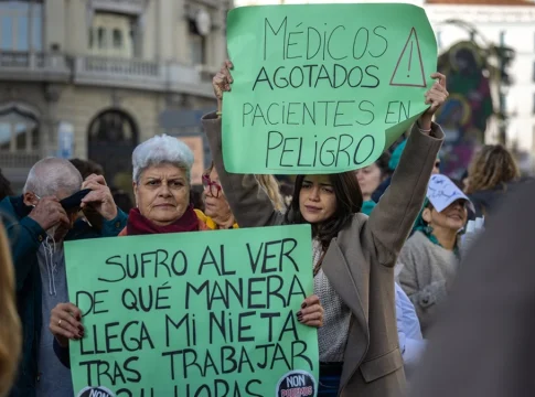 Huelga nacional de médicos: 30.000 afectados piden no dejar caer la sanidad pública Fuente: Europa Press Huelga nacional de médicos: 30.000 afectados piden no dejar caer la sanidad pública Fuente: Europa Press