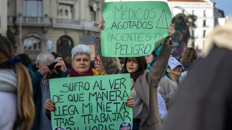 Huelga nacional de médicos: 30.000 afectados piden no dejar caer la sanidad pública Fuente: Europa Press