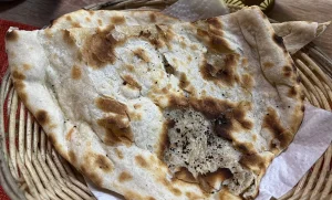 Naan casero fácil: la receta rápida para clavar el pan plano indio sin complicarte