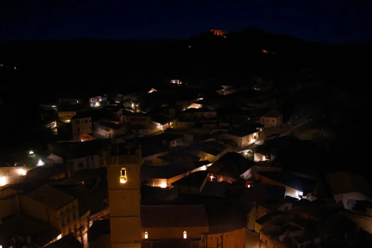 Uncastillo con seis iglesias románicas nevadas: el tesoro medieval de Zaragoza