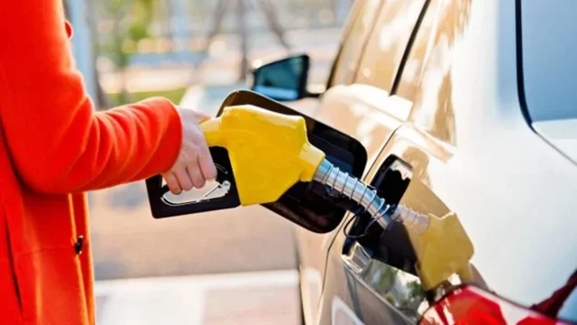 Viajar en Navidad será un poco más barato por lo que está pasando con la gasolina y el diésel