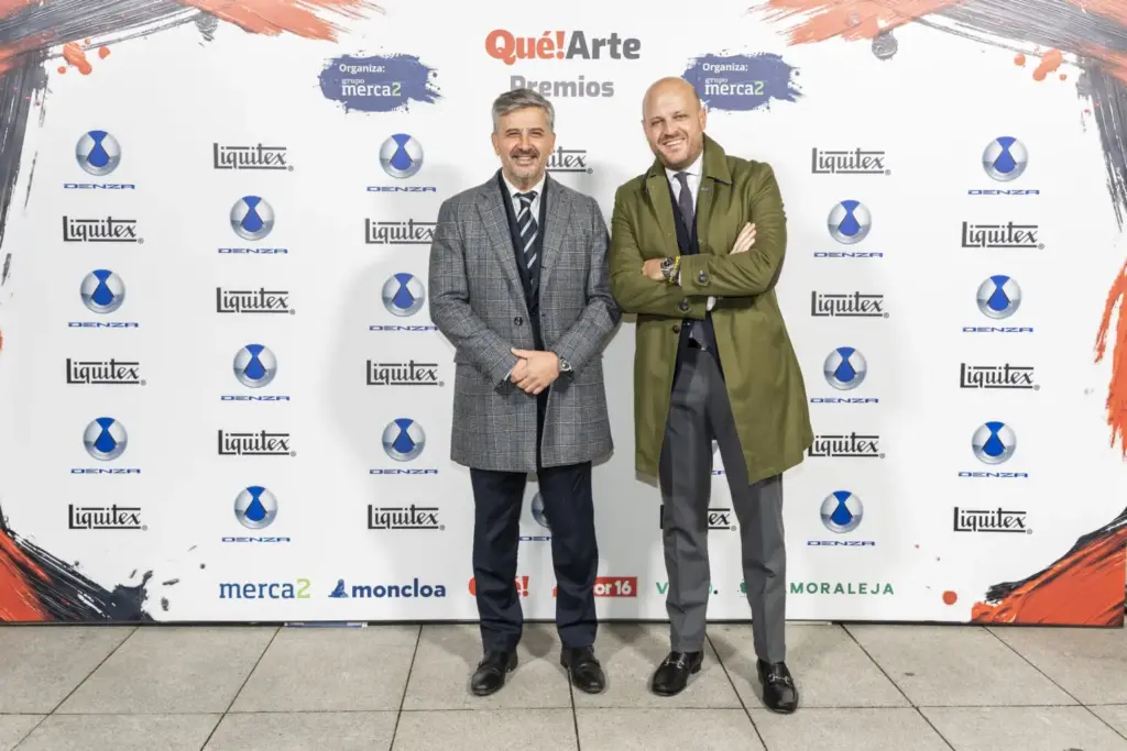 Alberto de Aza, Director General de Denza y BYD Iberia junto con Sergio Herráez