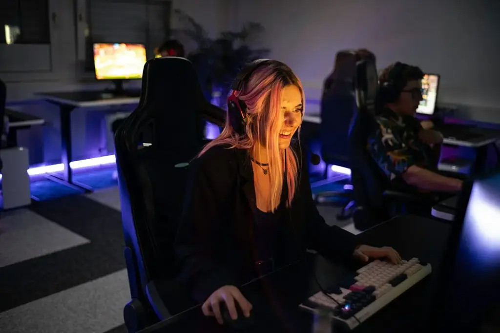 Aprende IA desde cero con los programas gratuitos y acreditados que Microsoft imparte en línea