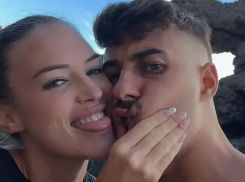 Borja y Almudena oficializan su amor y Mediaset ya tiene el relevo de ‘La isla de las tentaciones’: ¡Se estrena hoy con invitados bomba! | Fuente: Telecinco Borja y Almudena oficializan su amor y Mediaset ya tiene el relevo de ‘La isla de las tentaciones’: ¡Se estrena hoy con invitados bomba!