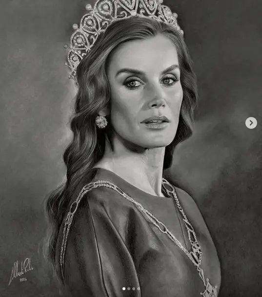 Ni majestuosa ni hierática: La reina Letizia se exhibe desinhibida, expuesta y sin protocolos 2 La tiara no es solo un adorno: es un mensaje