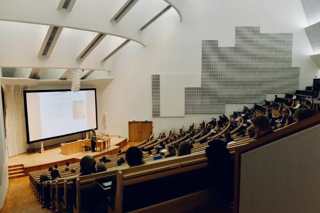 Carreras universitarias con futuro incierto_ la IA desaconseja estudiar estas profesiones en 2026