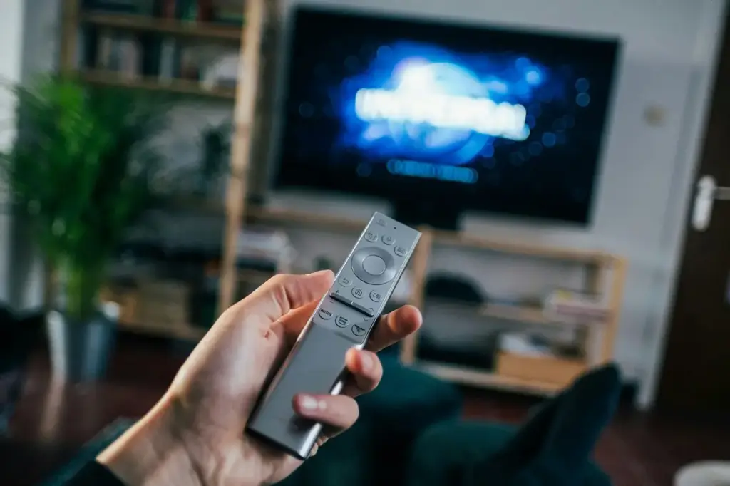 Apagones y picos de tensión: guía para proteger tu Smart TV y consola de daños irreparables 3 Cómo asegurar que apagones y picos de tensión no dañen irreparablemente tu Smart TV y equipos