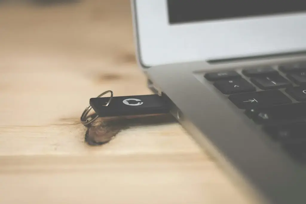 Cómo blindar tu ordenador contra amenazas externas con un simple dispositivo USB