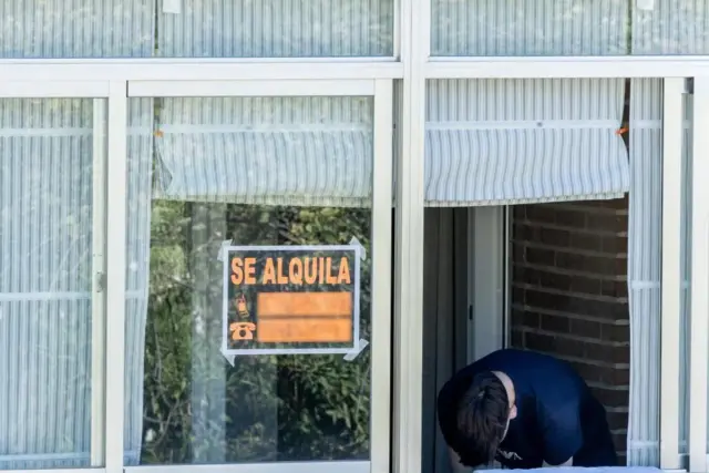 El alquiler se dispara siete veces más que los salarios y provoca sobreendeudamiento en el 66 % de las familias