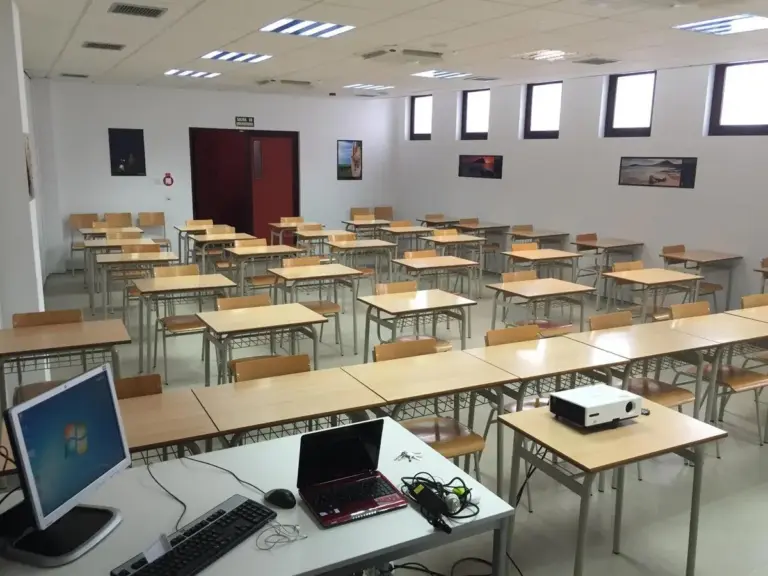 Cuando la educación es un lujo: la crisis de la natalidad reconfigura el mapa educativo en España