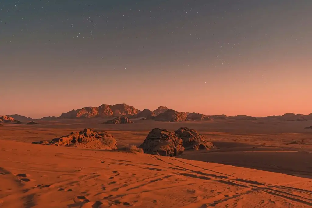 Descubrimiento histórico de ocho cuevas con agua en Marte que podrían contener indicios biológicos