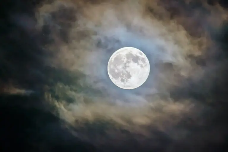 Luna Llena en Acuario: la verdad que cada signo debe escuchar