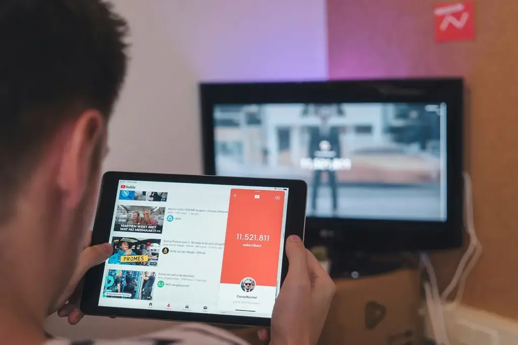 El hito histórico que marca el fin de la supremacía de Netflix ante el avance de YouTube