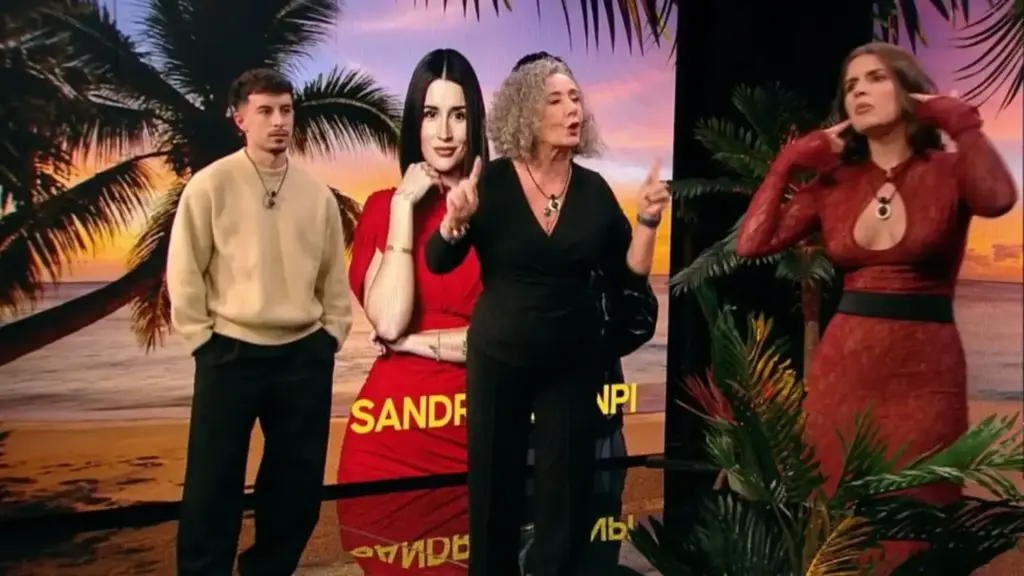 El show paralelo con las madres y una tensión prefabricada