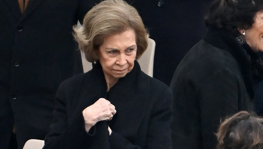 El viaje a París de la reina Sofía, el rey Felipe VI, la infanta Elena y la infanta Cristina 