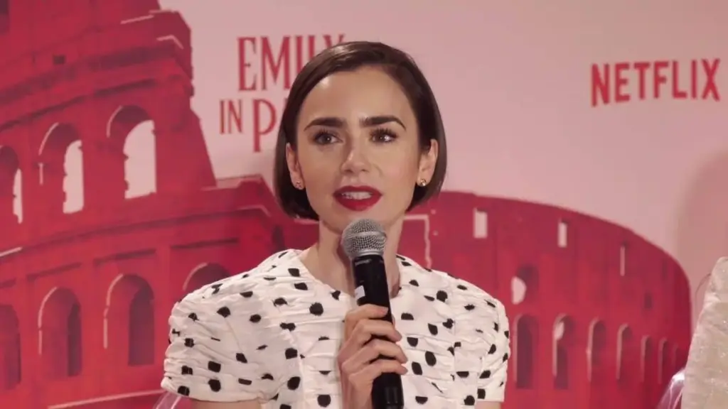 Emily en París pasa de “placer culpable” a pilar estratégico