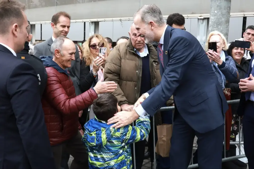 Felipe VI emplea un estilo comunicativo más cercano y espontáneo con la sociedad 