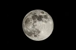Guía completa del calendario astronómico 2026 con las fechas clave de eclipses y superlunas