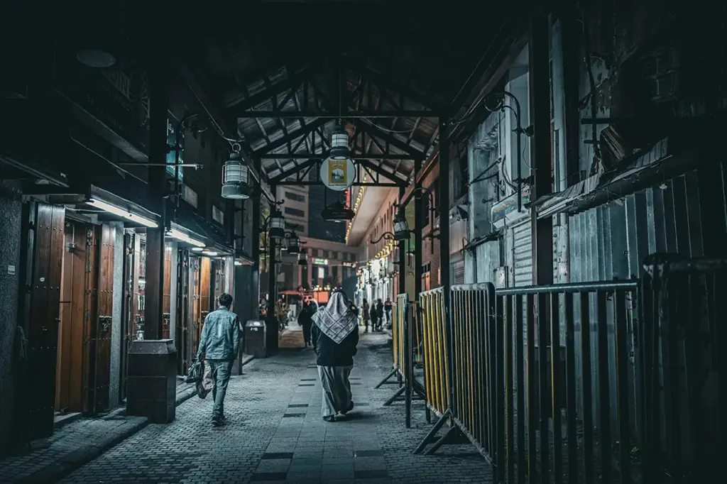 Informe global sobre seguridad revela dónde es posible transitar de noche sin preocupaciones