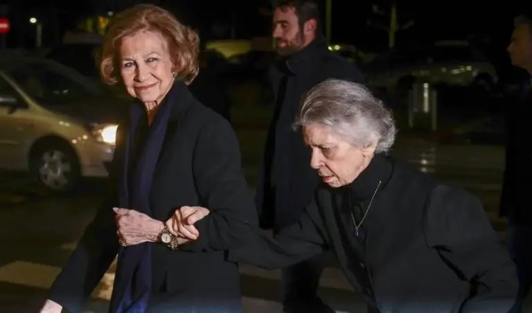 ​La semana más oscura de la reina Sofía: dos muertes consecutivas hunden a la madre de Felipe VI en su momento más difícil   