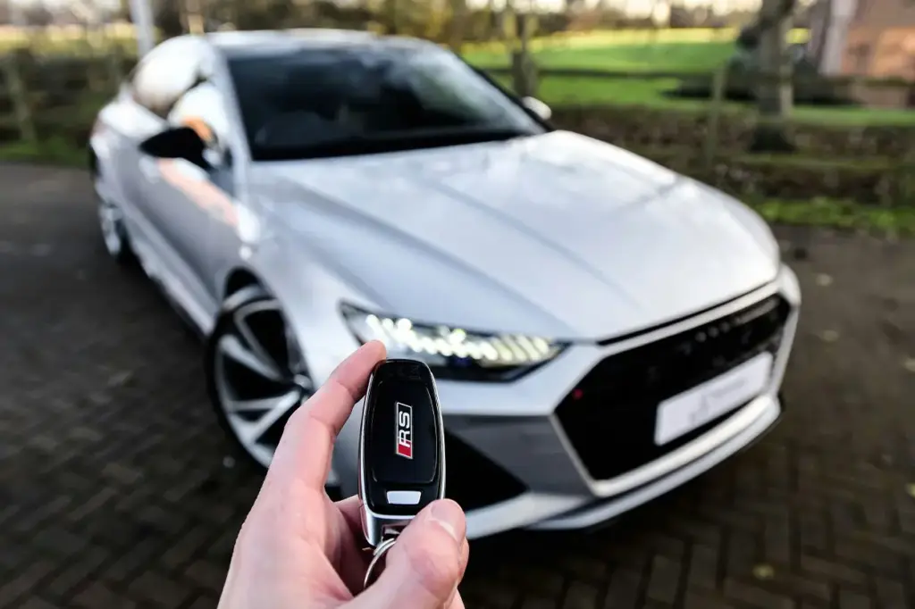 Cómo guardar las llaves de tu coche en Android o iPhone: guía completa para olvidar el llavero físico 3 La digitalización de llaves de coche en iPhone permite abrir y arrancar el vehículo sin accesorios extra