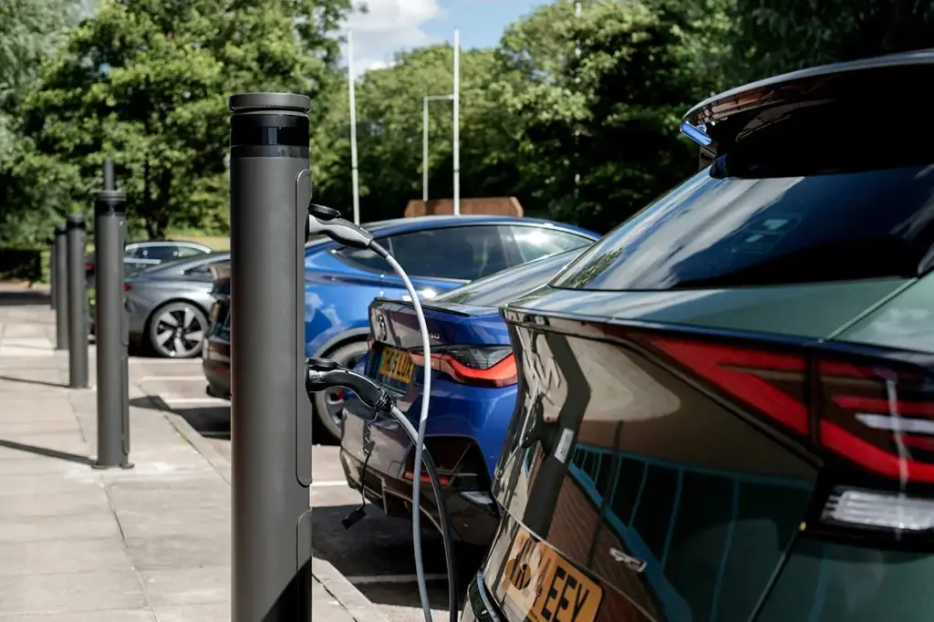 La gasolina enfrenta su fin definitivo según las nuevas determinaciones de la DGT para 2035