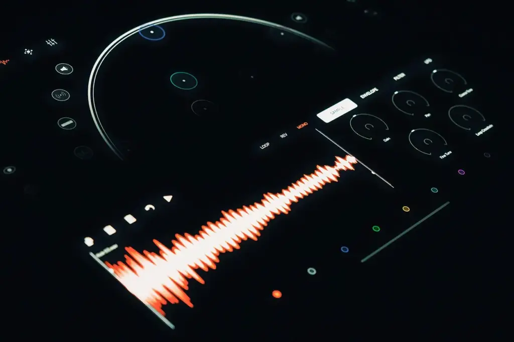 La IA de Alibaba que clona tu voz en segundos y habla 10 idiomas: el nuevo rival para ChatGPT y Gemini 1 La inteligencia artificial de Alibaba que imita voces humanas desafía el liderazgo de ChatGPT y Gemini