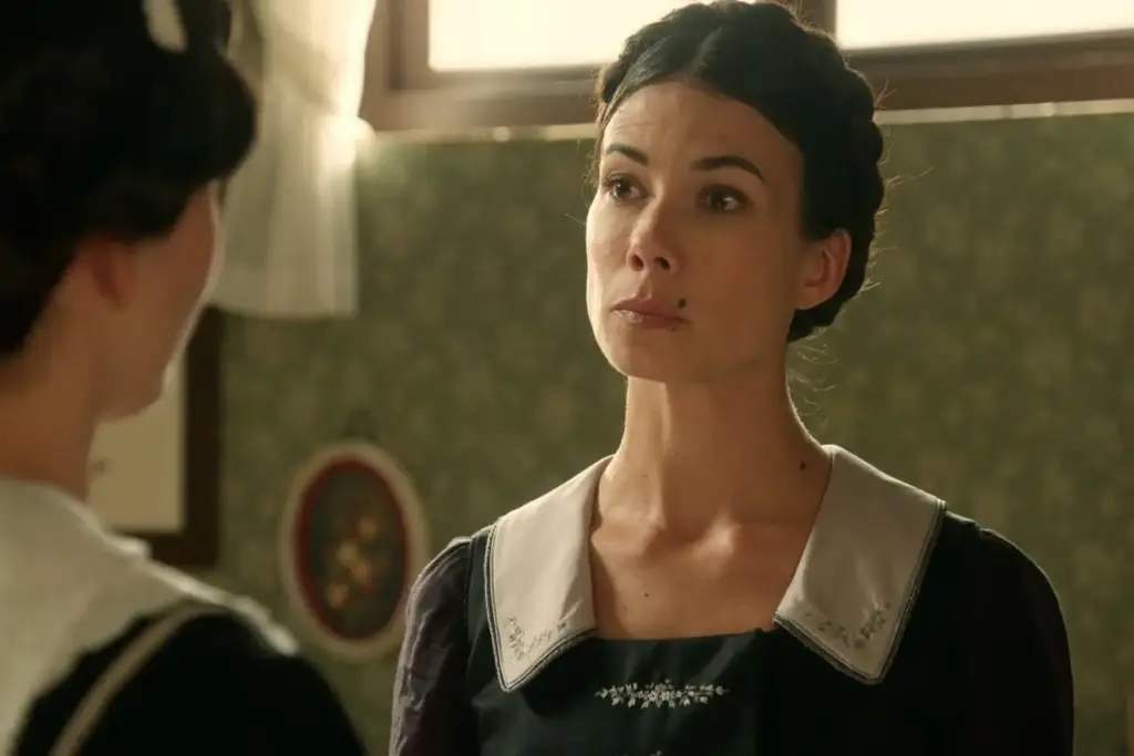 La presión de Leocadia sobre Cristóbal y el primer encargo de Curro como secretario en ‘La Promesa’ 