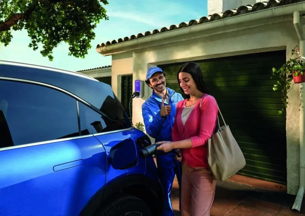 La verdadera razón: el coche eléctrico se carga en casa