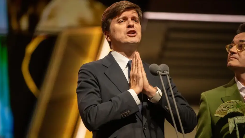 Marc Giró recogiendo un premio