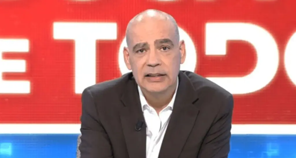 Los "carroñeros" de la tragedia ferroviaria: de vídeos de personas agonizando en televisión a imágenes hechas con IA 1 Nacho Abad en el programa de Cuatro 'En boca de todos'