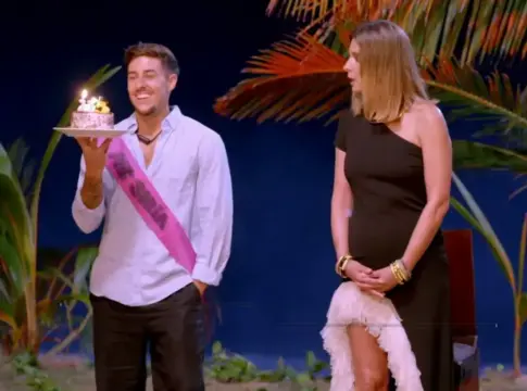 “Pero, ¿de verdad? Me voy, a tomar po saco. Me voy”: Sandra Berneda abandona ‘La isla de las Tentaciones’ | Fuente: X “Pero, ¿de verdad? Me voy, a tomar po saco. Me voy”: Sandra Berneda abandona ‘La isla de las Tentaciones’