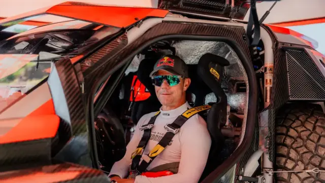 Sébastien Loeb se deja el físico en el desierto: 22º en el Dakar tras una etapa heroica sin dirección