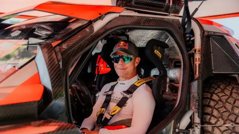 Sébastien Loeb se deja el físico en el desierto: 22º en el Dakar tras una etapa heroica sin dirección