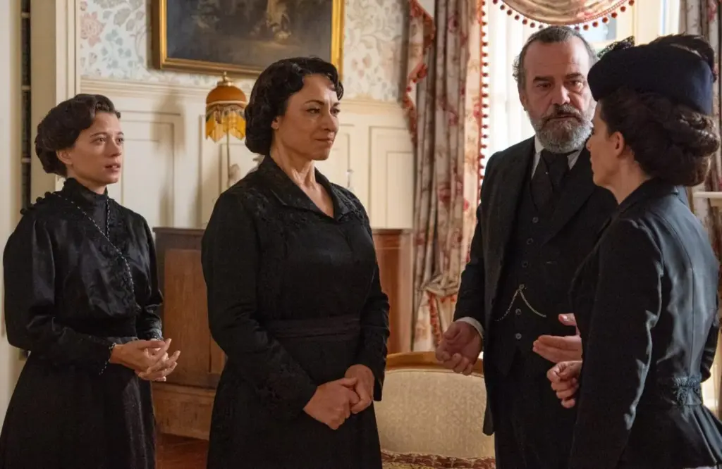 El ascenso de Curro cambiará muchas cosas en ‘La Promesa’ y finalmente sabremos por qué Margarita odia tanto a Leocadia 2 Secretos del pasado y conflictos del presente arropan a Margarita y Leocadia