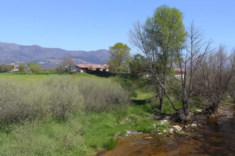 Sierra de Gata, Cáceres: la montaña donde no hay señal móvil ni turistas, y eso es lo mejor ideal para cortar febrero